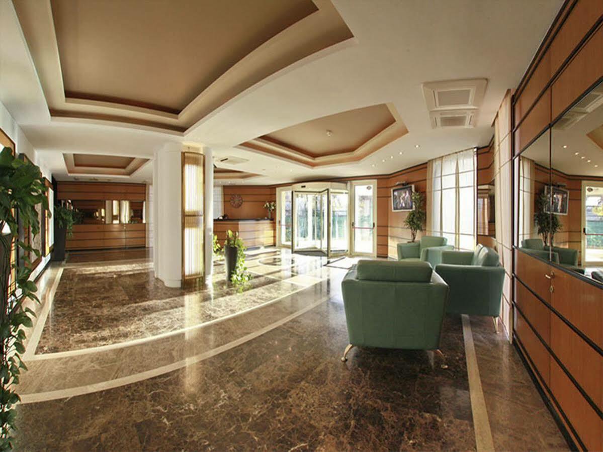 Monte Carlo Palace Rooms Bukarest Exterior foto